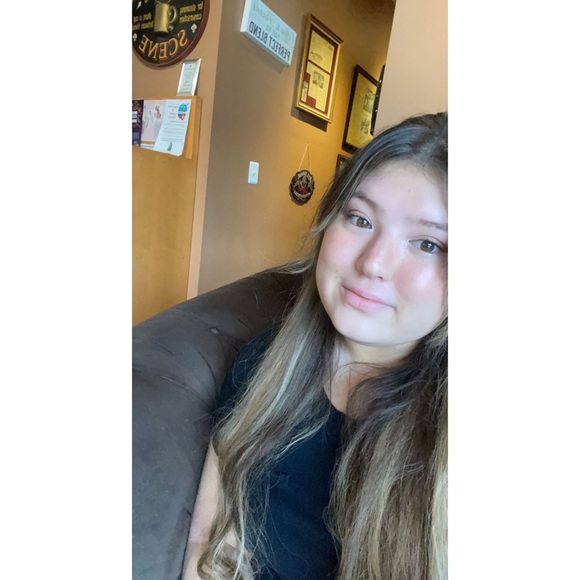 Profile Picture of Amanda Auderer (@amandamidori) on Poshmark