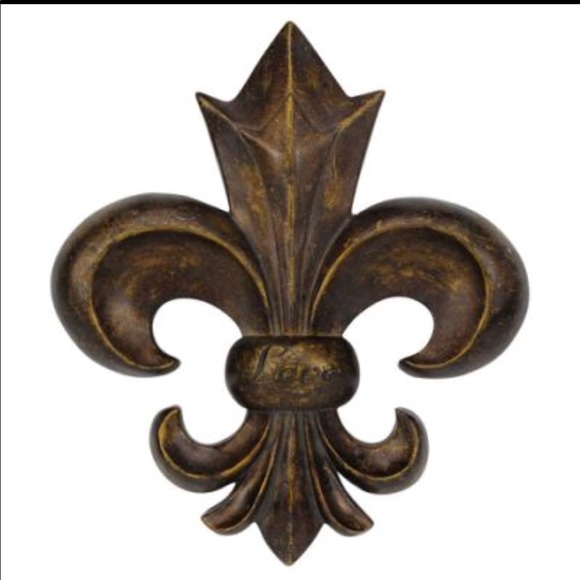 Profile Picture of Clint and victoria White (@fleurdelisfinds) on Poshmark