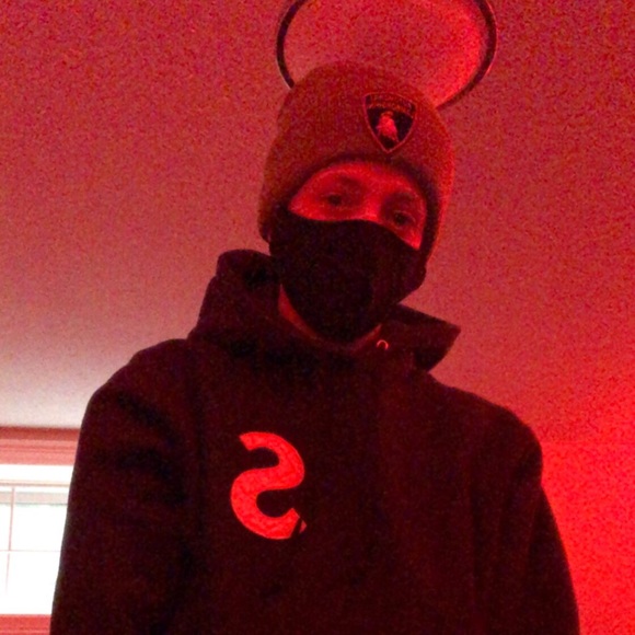 Profile Picture of Evan Van essen (@evantheg) on Poshmark