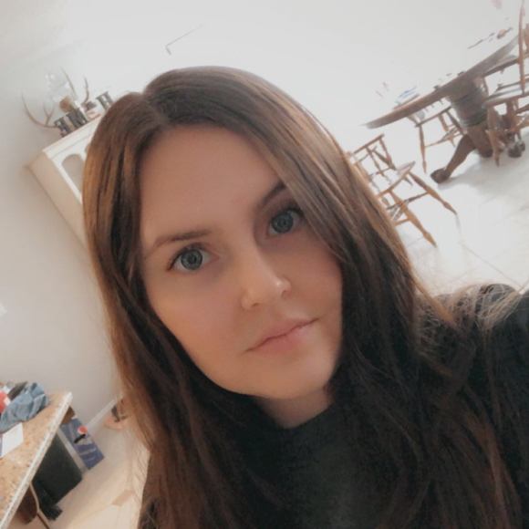 Profile Picture of Kaitlin Degraaf (@standingmoosesd) on Poshmark