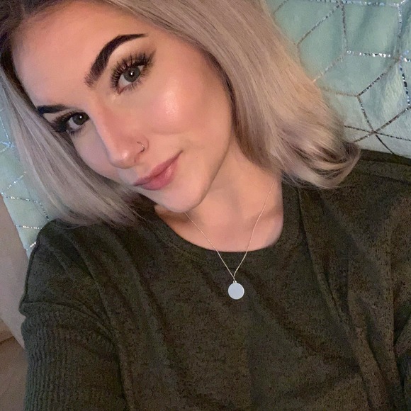 Profile Picture of Amber Pearce (@amber_rox29) on Poshmark