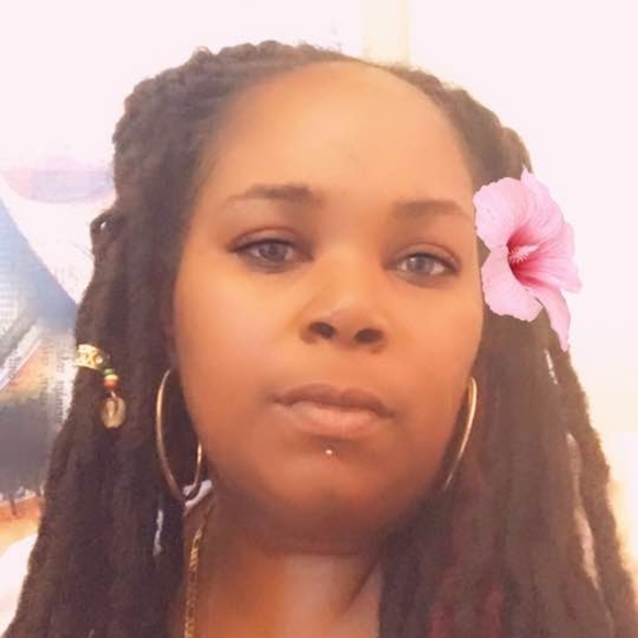 Profile Picture of Wyteshia Tippie (@peachescream95) on Poshmark