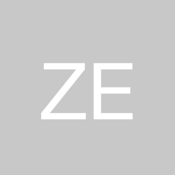 Profile Picture of Zoe Elfenbein (@zobein) on Poshmark