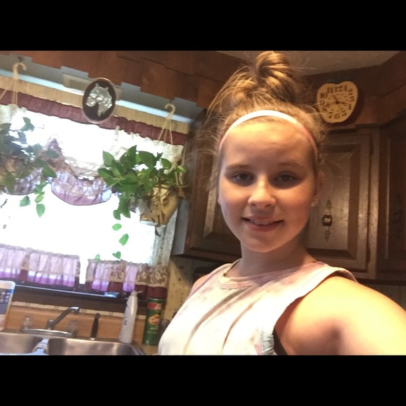 Profile Picture of Alli Trumbo (@itsallikay) on Poshmark