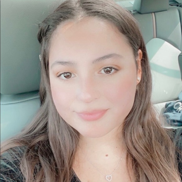 Profile Picture of Michelle Marino (@vintagestuffs) on Poshmark