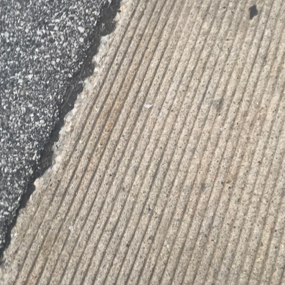 Profile Picture of Xymon Aesquivel (@xymonaesquivel) on Poshmark