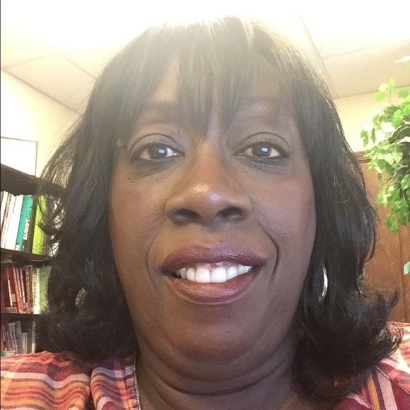 Profile Picture of Andrea Simpson (@poshdrea) on Poshmark