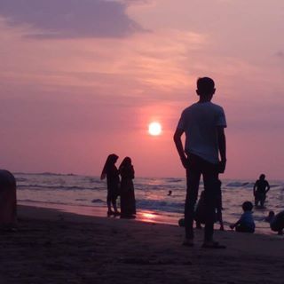 Profile Picture of DI SUATU　HARI　TNPA　SNGAJA　QT　BRTEMU　AQ　YG　PRNH　TRLUKA　KMBLI　MNGENAL　CINTA　HATI　INI　KMBLI　TEMUKAN　SENYUM　YG　HILANG　SMW　ITU　KRNA　DIA　OH　TUHAN　KU　CINTA　DIA　KU　SYNG　DIA　RINDU　DIA　INGINKAN　DIA　UTUHKANLAH　RASA　CINTA　DI　HATIQ　HAX　PADAX　UNTUK　DIA　JAUH　WKTU　BER　JLAN　QT　LALUI　BRSAMA　BTAPA　DI　STIAP　HARI　KU　JATUH　CINTA　PADAX　DI　CINTAI　OLEH　DIA　KU　MRASA　SMPURNA　SMW　ITU　KRNA　DIA  II (@muhammad.robin.9066) on Facebook