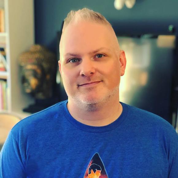 Profile Picture of Tom Weaver (@thomasweaver) on Poshmark