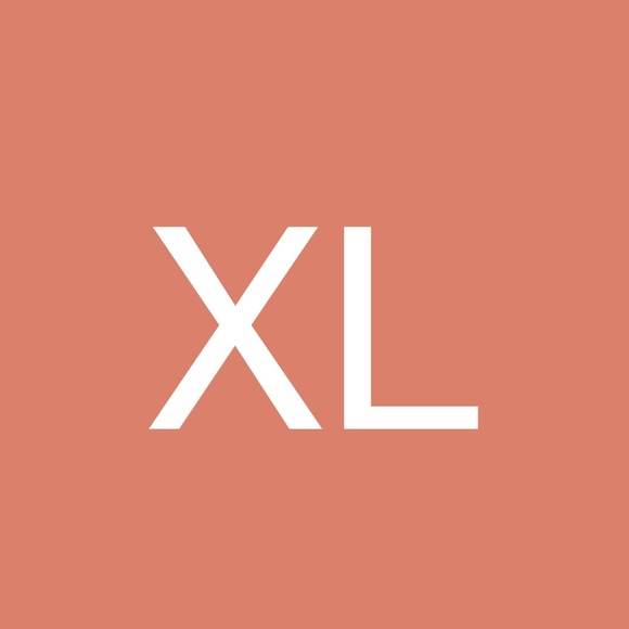 Profile Picture of Xue Liu (@xuezhenliu60314) on Poshmark
