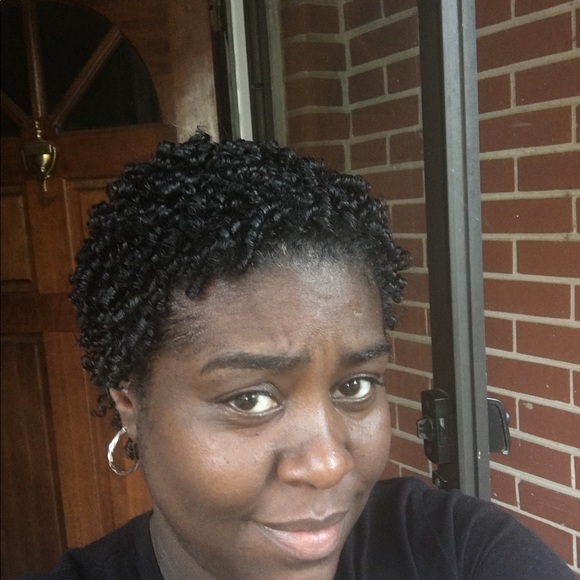 Profile Picture of Angela Bankhead (@angieb_1016) on Poshmark