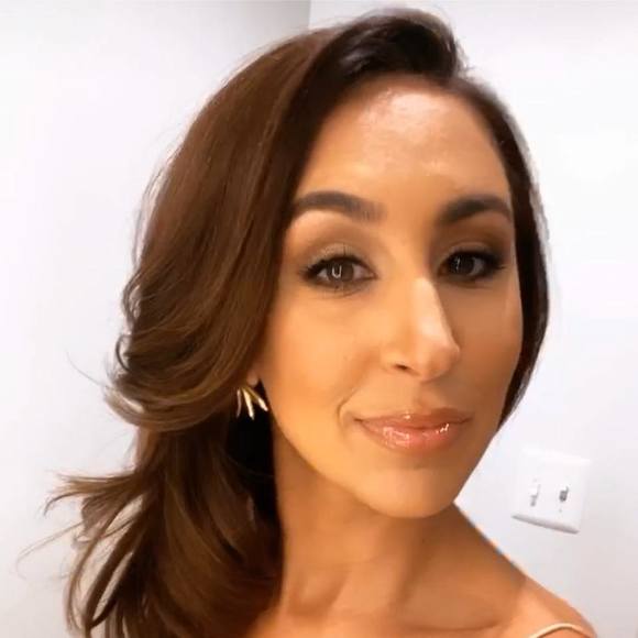 Profile Picture of Jaclyn Renee (@jaclynrenee927) on Poshmark