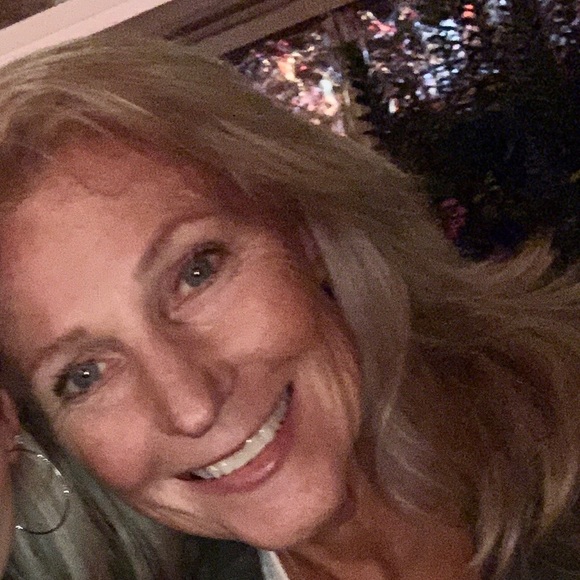 Profile Picture of Risa Desko (@risadesko) on Poshmark