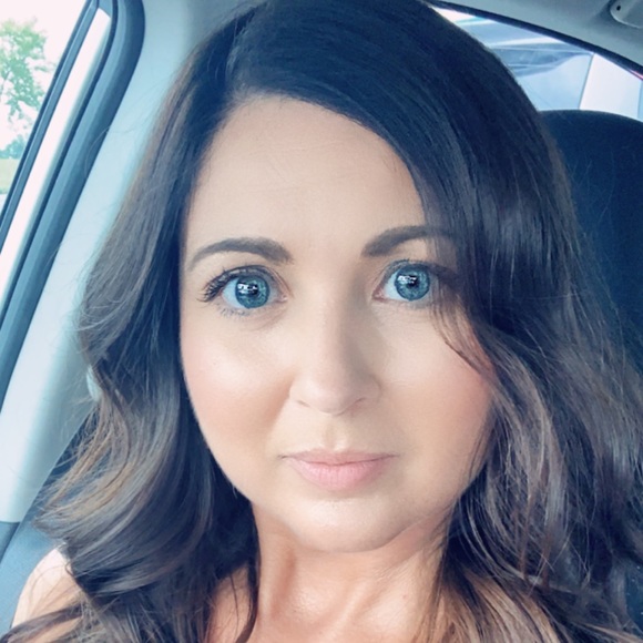 Profile Picture of Erica Malatt (@emladybug27) on Poshmark