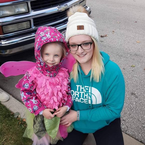 Profile Picture of Courtney Gonnering (@court254) on Poshmark