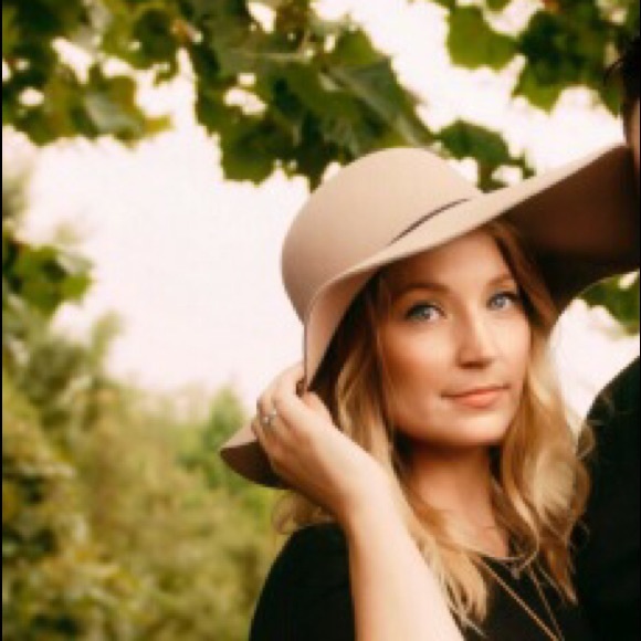 Profile Picture of Jessica Kassel (@jesskassel) on Poshmark