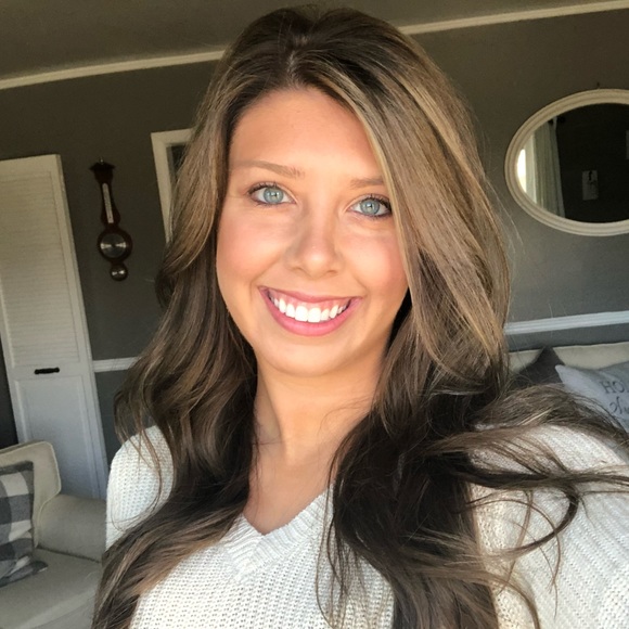 Profile Picture of Brianna Roach (@briannamroach) on Poshmark