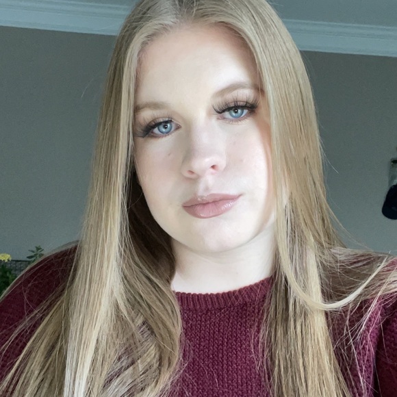 Profile Picture of Shannon Keith (@shannonmk98) on Poshmark