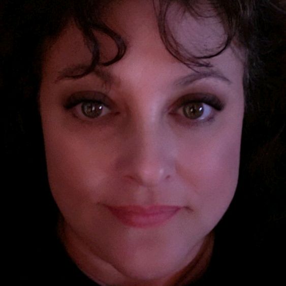 Profile Picture of robin.stocks1 (@poppinpenelope) on Tiktok