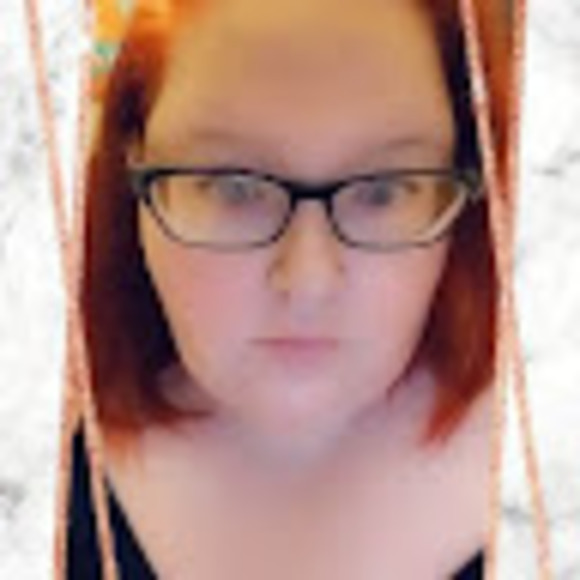 Profile Picture of Holly Wieringa (@hollyk2018) on Poshmark