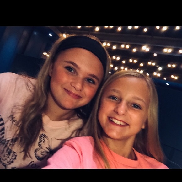 Profile Picture of Chloe Fowler (@cfowler299) on Poshmark