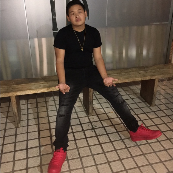 Profile Picture of William Do (@squilliam3) on Poshmark