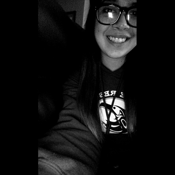 Profile Picture of Cassandra Dias (@cassiedias3) on Poshmark