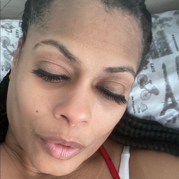 Profile Picture of Crystal Lowery (@dede197323) on Poshmark