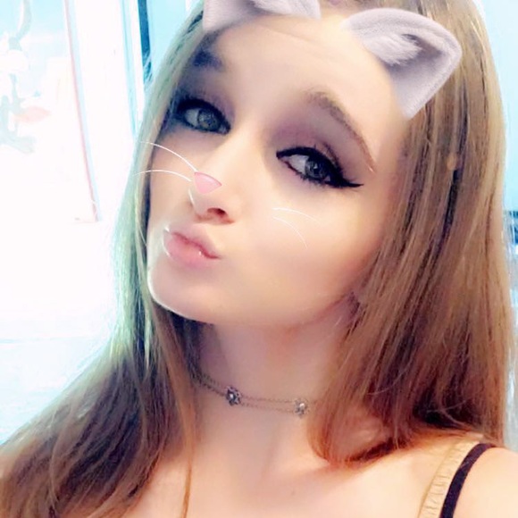 Profile Picture of Briana Abbate (@bri_xoxo3) on Poshmark