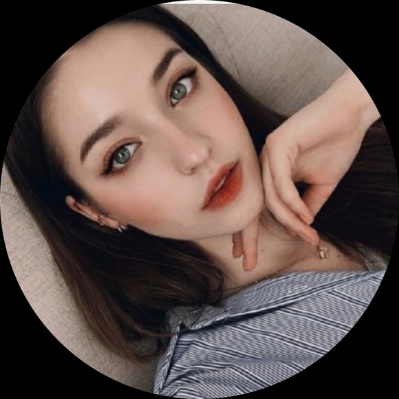 Profile Picture of Malika Weege (@malikaweege) on Poshmark