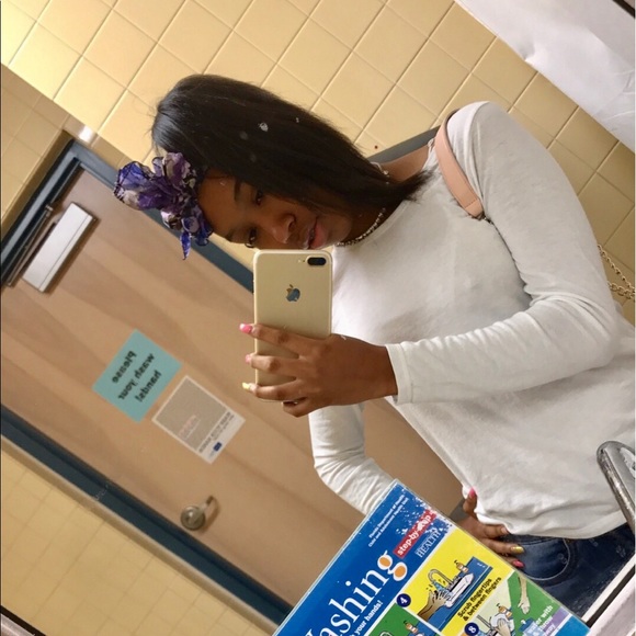 Profile Picture of Mikayla Perkins (@mikaayla_) on Poshmark