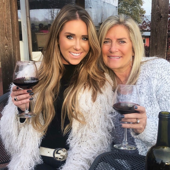 Profile Picture of Jenna Wade (@jaywayyy) on Poshmark