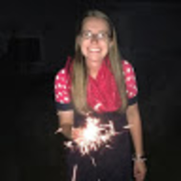 Profile Picture of Paula Kyser (@paulakyser) on Poshmark