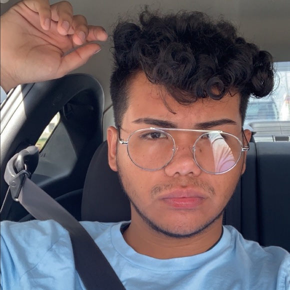 Profile Picture of David Camacho (@dxvid_gc) on Poshmark