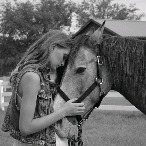 Profile Picture of Angela Uhl (@princessasu0529) on Poshmark