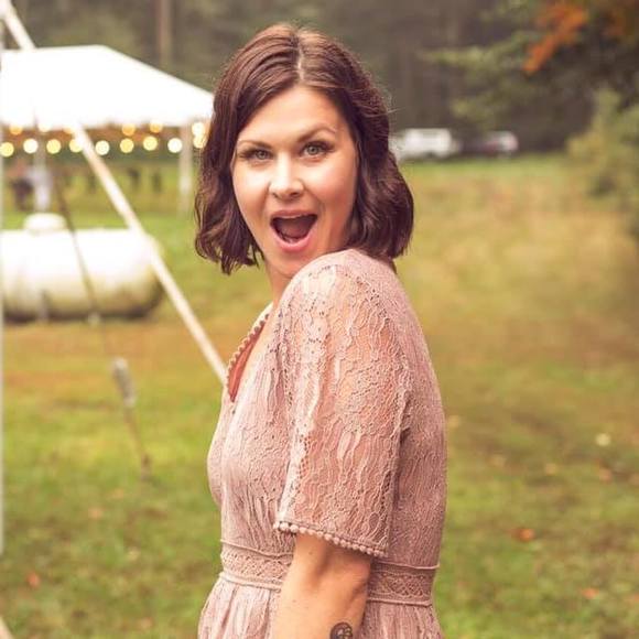 Profile Picture of Sarah Hannis (@tc_angel10687) on Poshmark