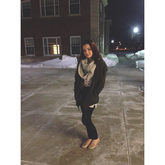 Profile Picture of Dani Paradis (@fuckdani) on Poshmark