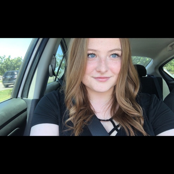 Profile Picture of Bree Baxter (@breebaxter23) on Poshmark