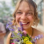 Profile Picture of Robin Bee (@Robin-Bee) on Facebook