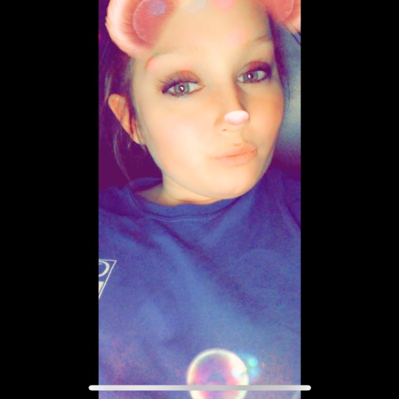 Profile Picture of Rachel Swygert (@rachellswy) on Poshmark