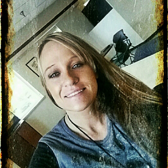 Profile Picture of Tonya Bellamy (@t_bellamy6) on Poshmark