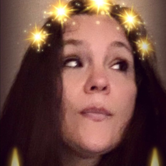 Profile Picture of Annette Wipff (@arwipff) on Poshmark