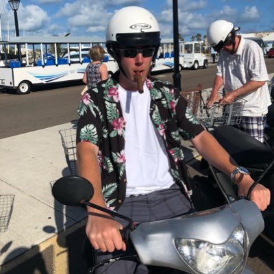 Profile Picture of Scuba Steve (@stephen_weyant) on Twitter