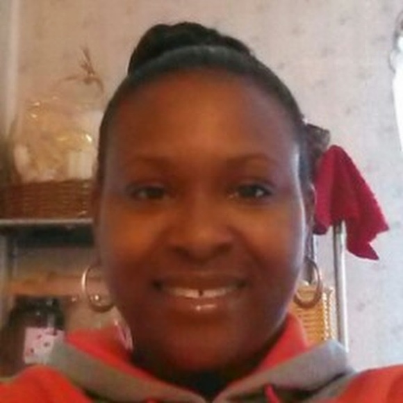 Profile Picture of Wanda Thompson (@loveandpain45) on Poshmark