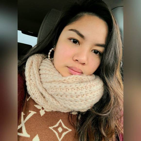 Luna Demegillo-yandog - Poshmark Profile Picture of Luna Demegillo-yandog (@mldemegillo) on Poshmark