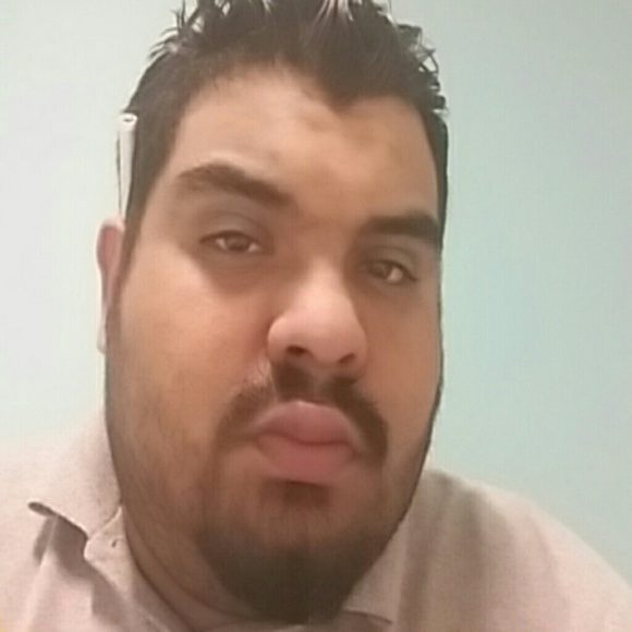 Profile Picture of Christopher Grinie (@grinie1987) on Poshmark