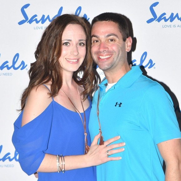 Profile Picture of Ashley Veley (@veleya) on Poshmark