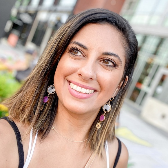 Profile Picture of Alicia Sbeitan (@asbeitan) on Poshmark