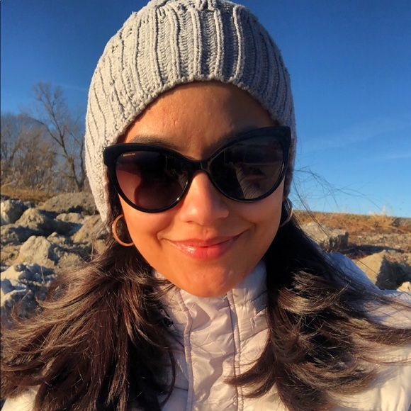 Profile Picture of Janaina Silva (@jana_gen) on Poshmark