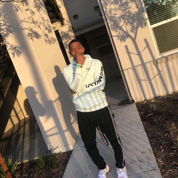 Profile Picture of Xavier Alexander (@x_alexander) on Poshmark